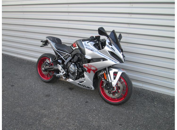 SUZUKI GSX-8R
