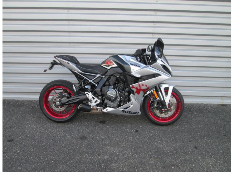 SUZUKI GSX-8R