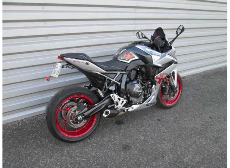 SUZUKI GSX-8R