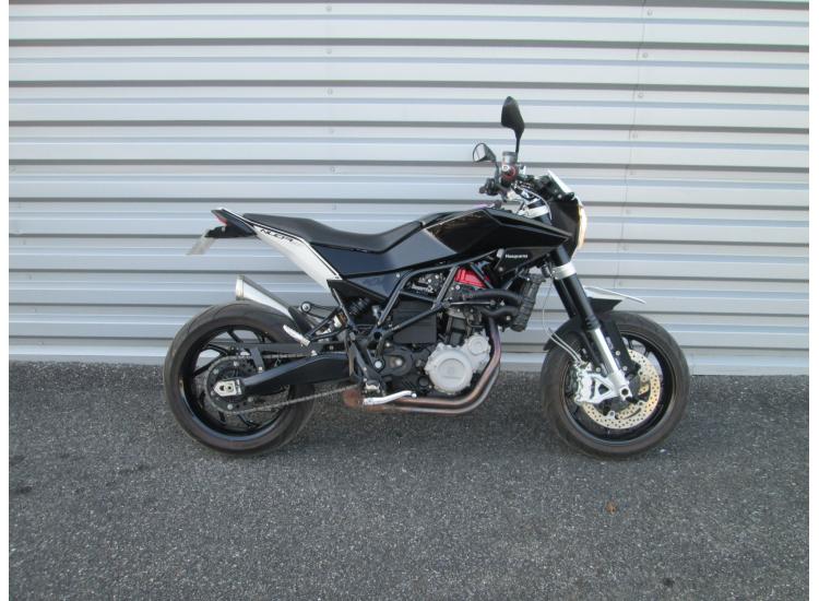 HUSQVARNA NUDA 900